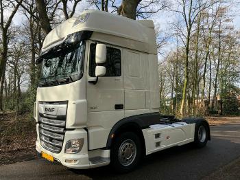 Imagen frontal de una cabeza tractora DAF XF 480 de segunda mano en venta en rentacamion.com